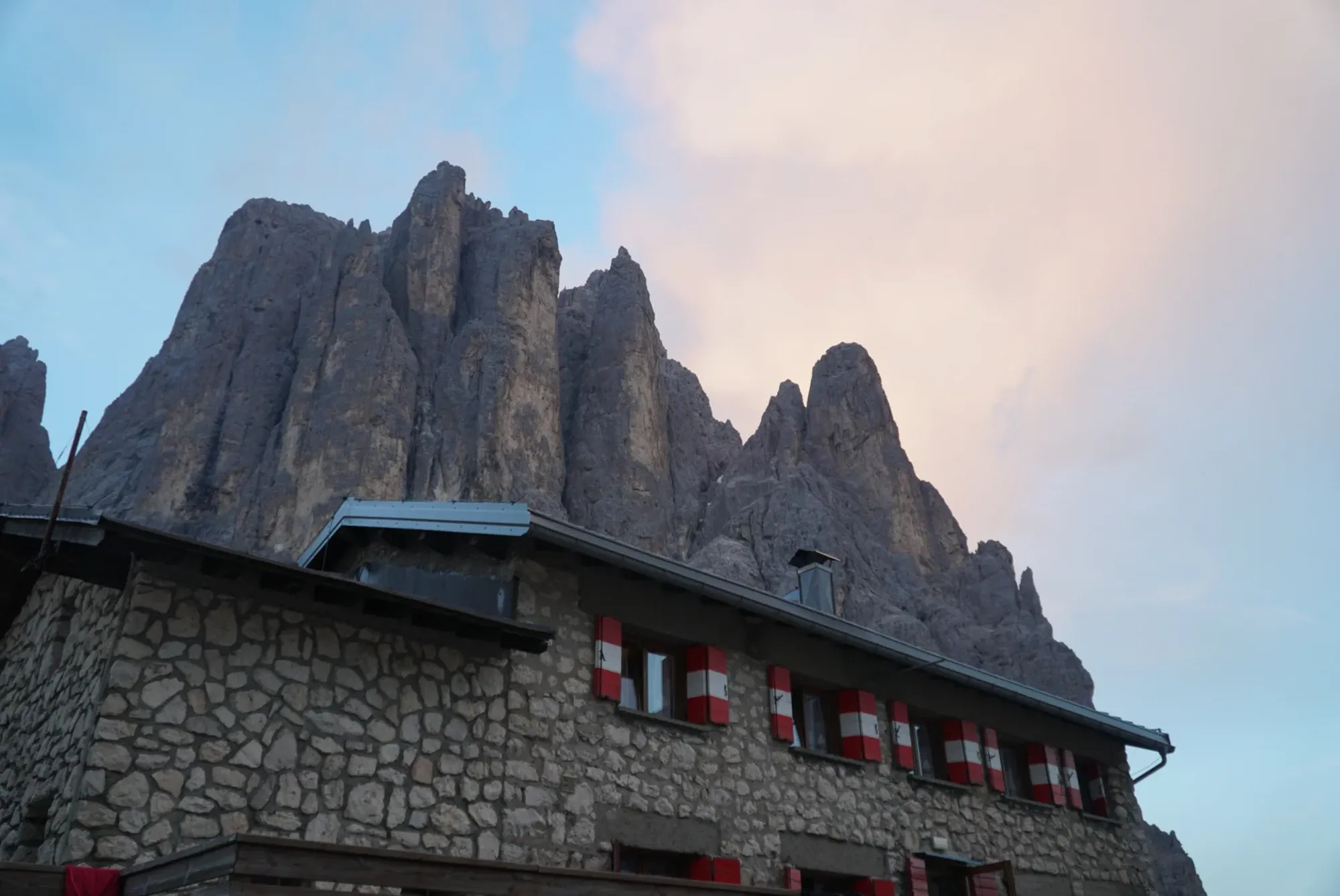 Rif Pradidali e la Cima Canali sullo sfondo