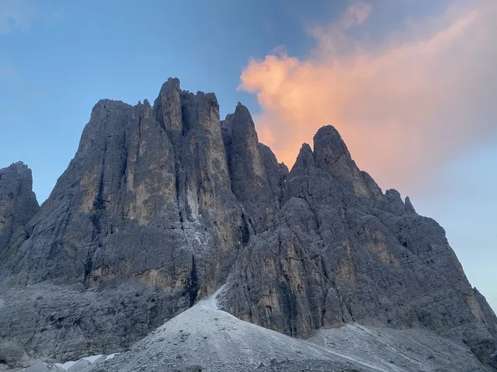 Vie Ferrate e Arrampicata nelle Pale di San Martino: 3 Giorni tra Rifugi e Dolomia Perfetta
