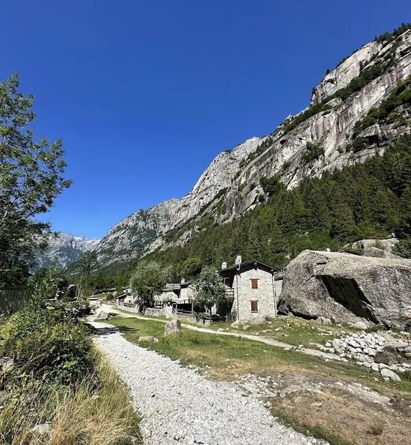 Trekking nella Riserva Naturale della Val di Mello